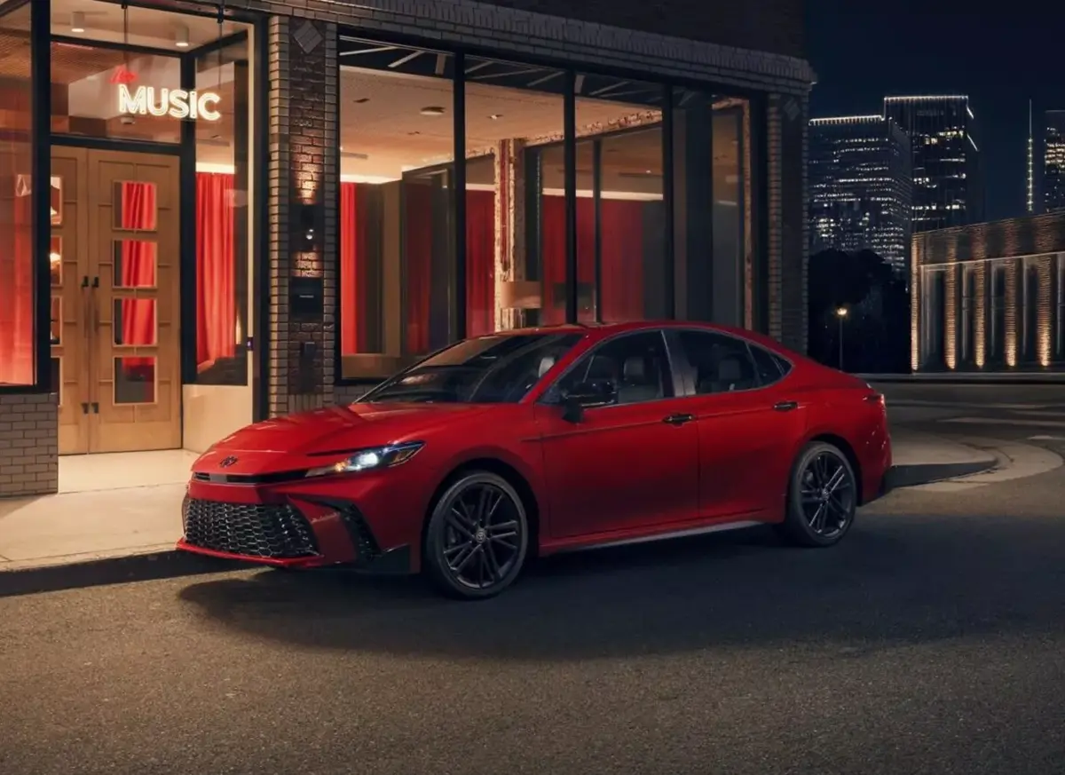 Toyota  Camry Nightshade Edition 2026 вид спереди