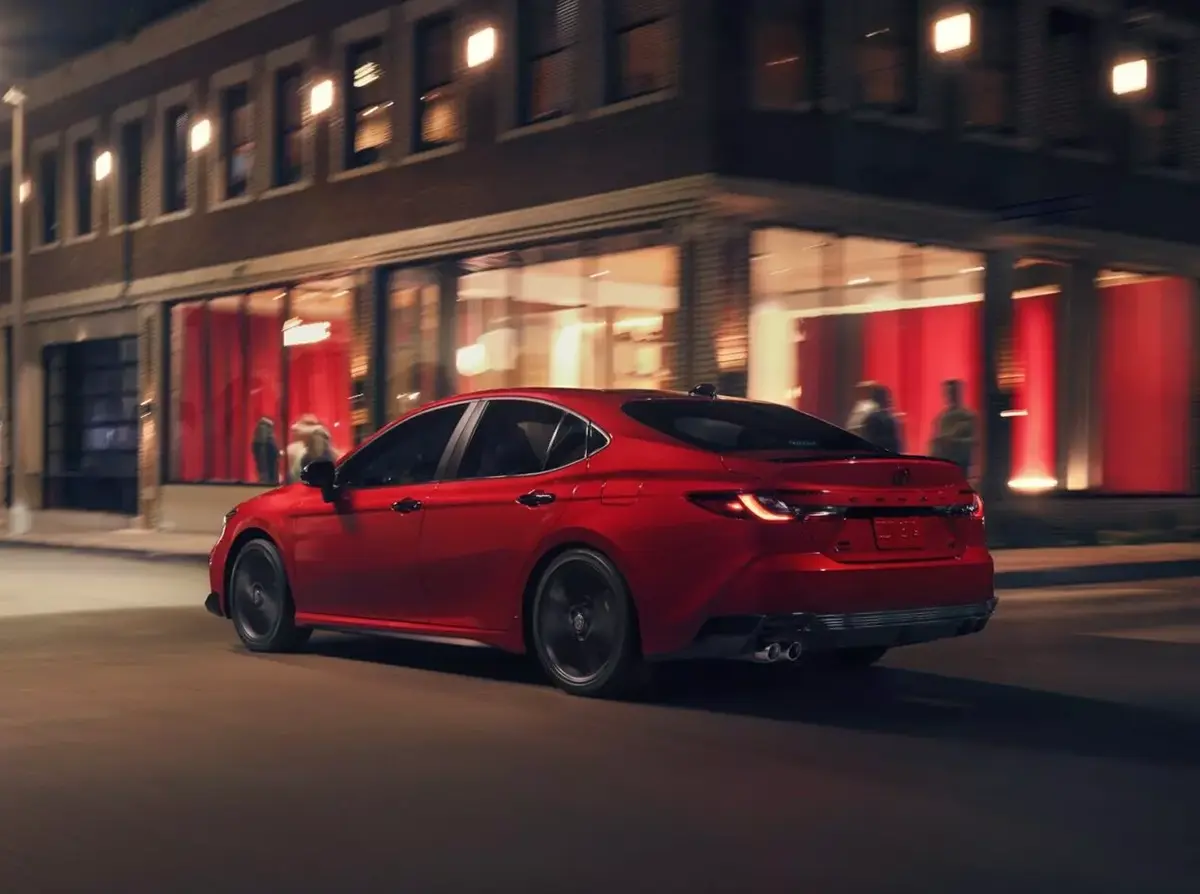 Toyota  Camry Nightshade Edition 2026 вид сзади