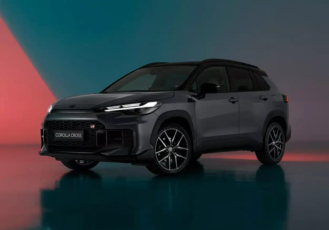 Toyota Corolla Cross GR Sport вид спереди