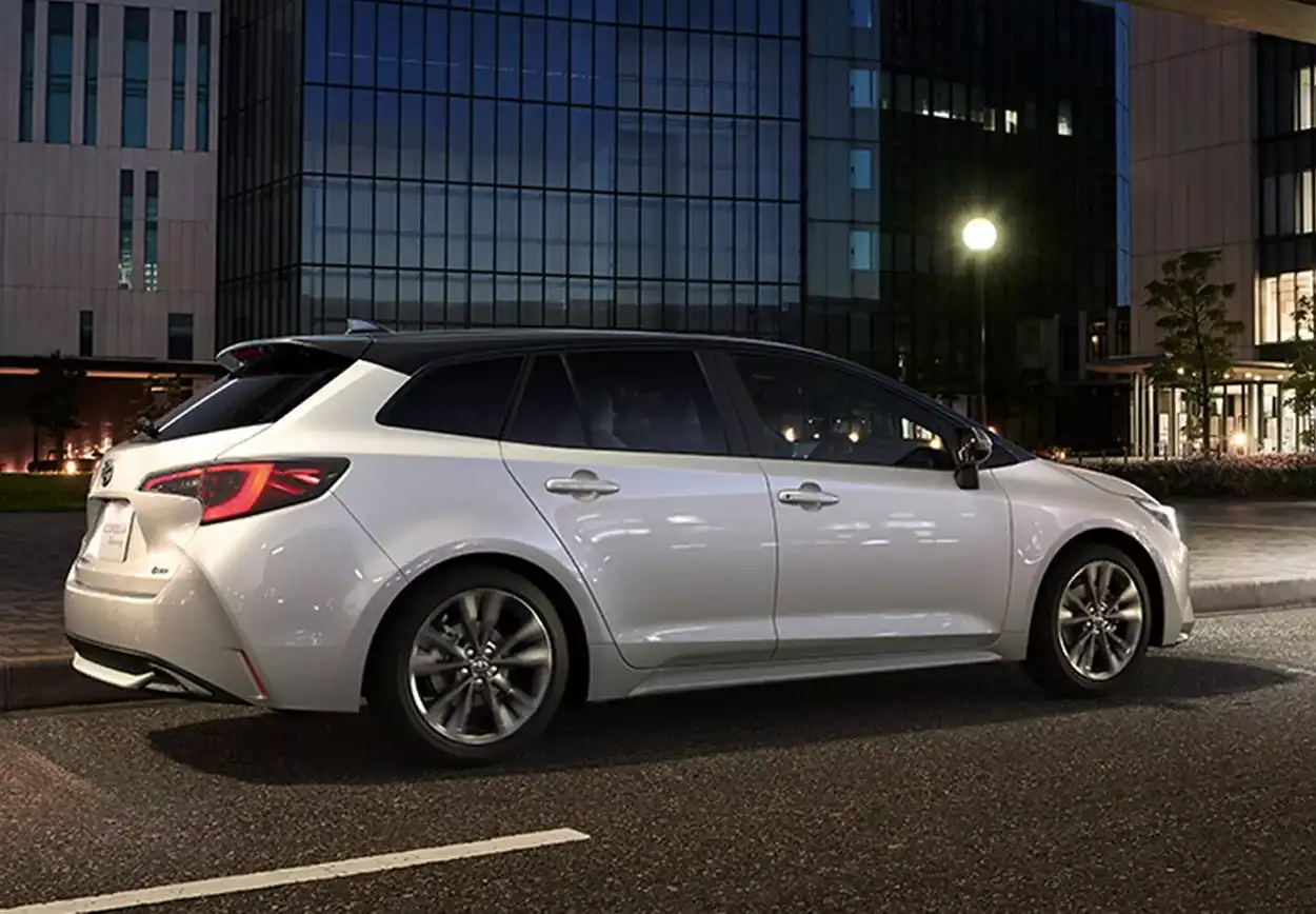 Toyota Corolla Touring вид сзади