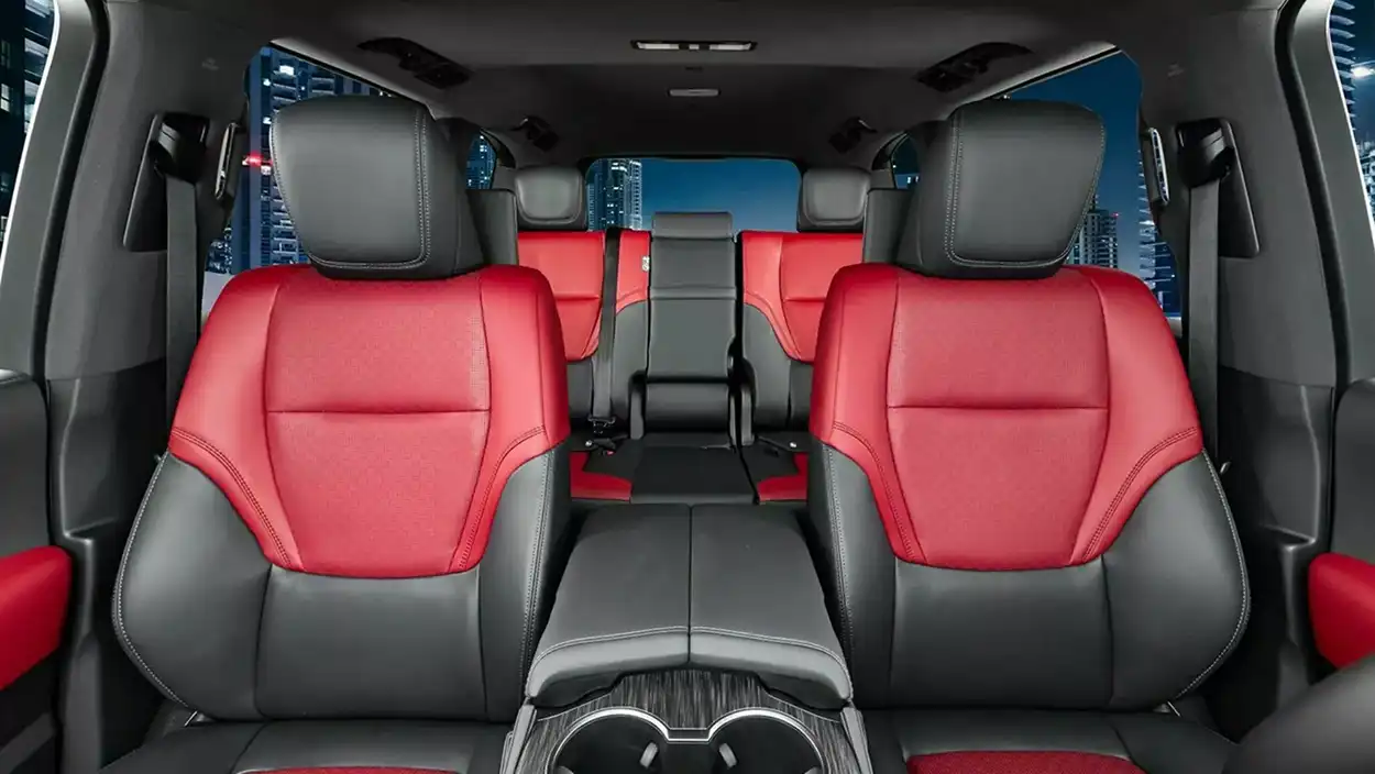 Интерьер Land Cruiser 300 2026