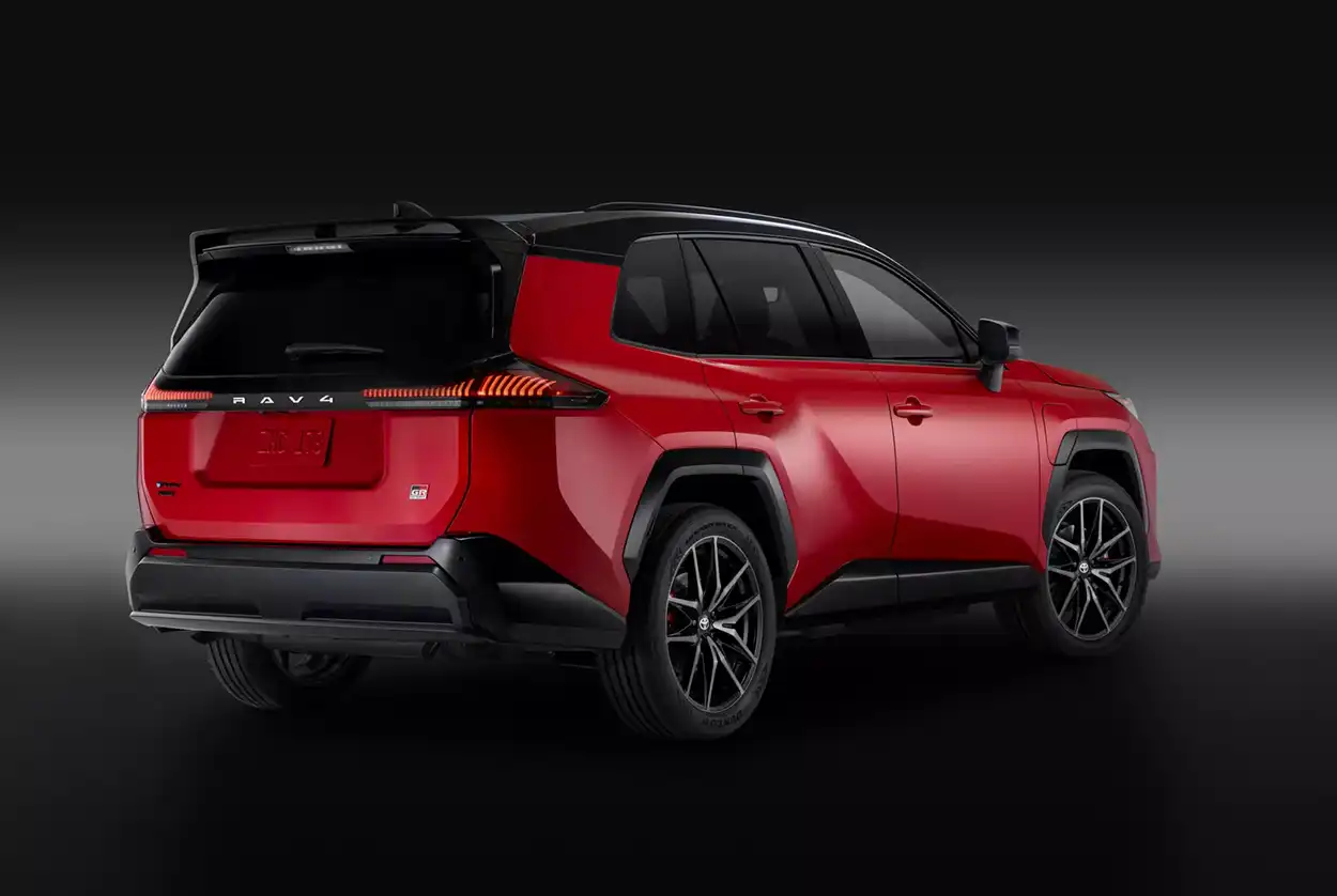 Toyota RAV4 GR Sport 2026 вид сзади