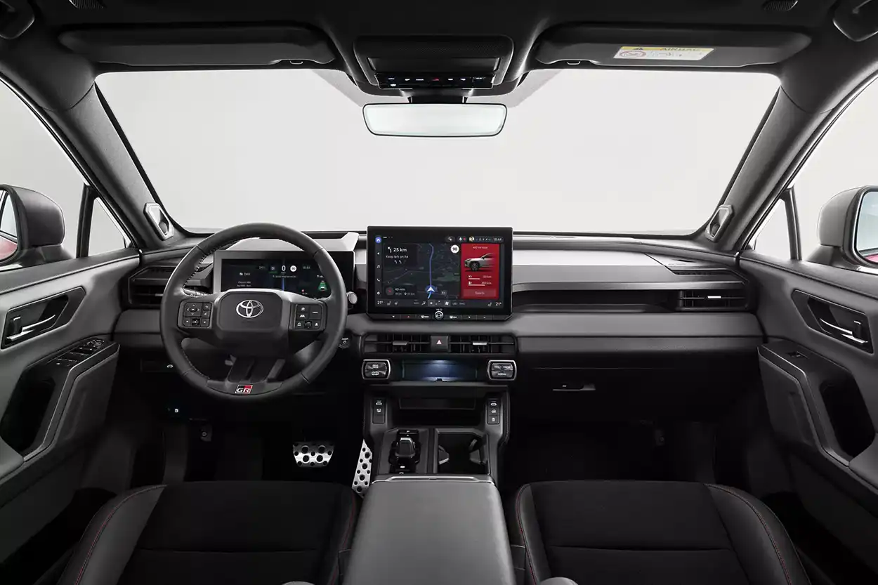 Салон Toyota RAV4 GR Sport 2026