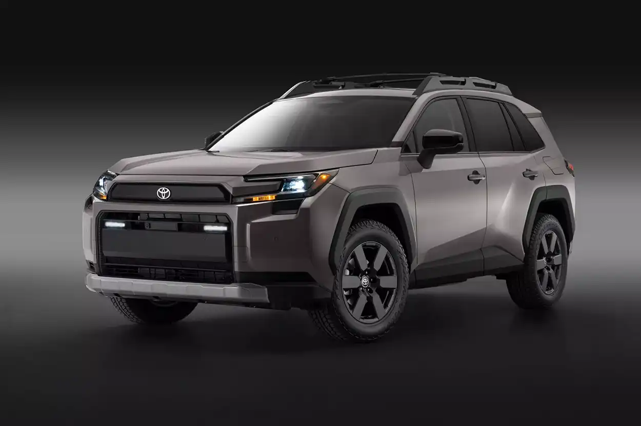 Toyota RAV4 Woodland 2026 вид спереди