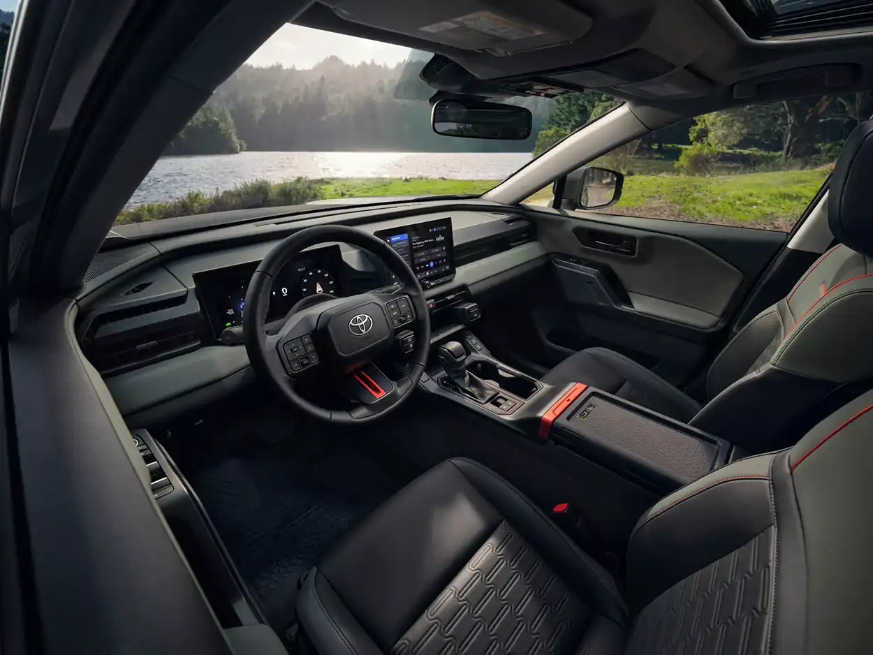 Салон Toyota RAV4 Woodland 2026