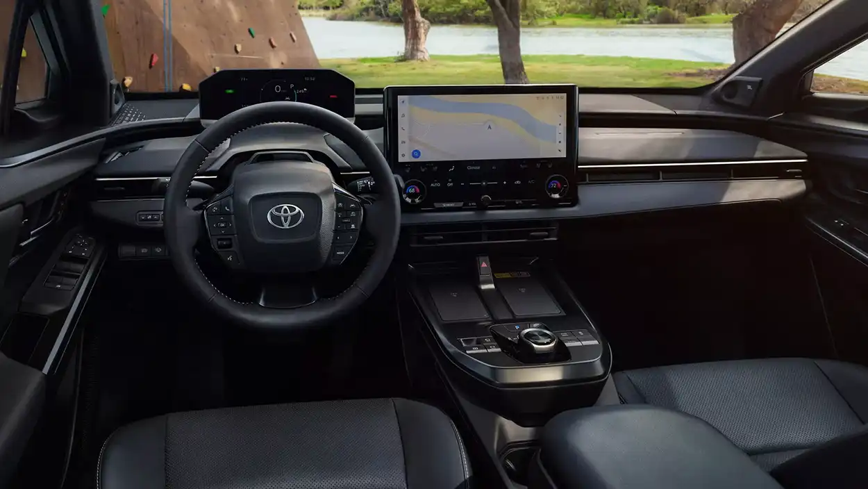 Интерьер Toyota bZ4X