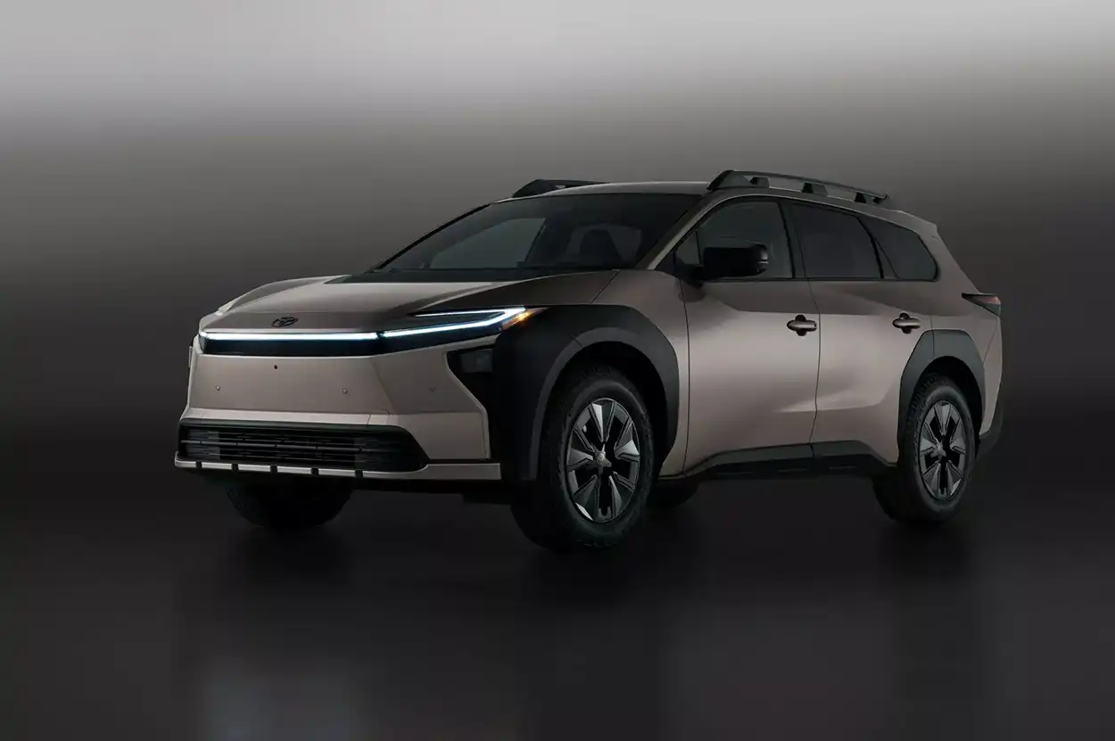 Toyota bZ Woodland 2026 вид спереди