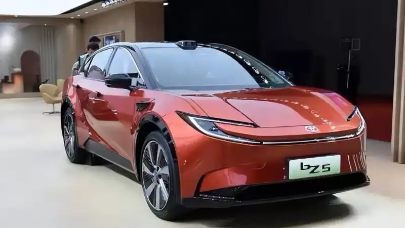 Электрическийвнедорожник Toyota bZ5 EV