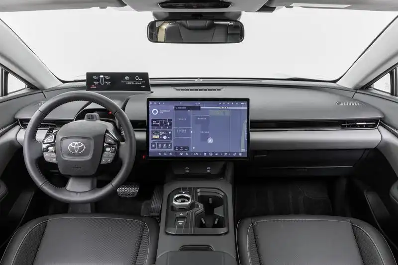 Салон Toyota bZ5 EV