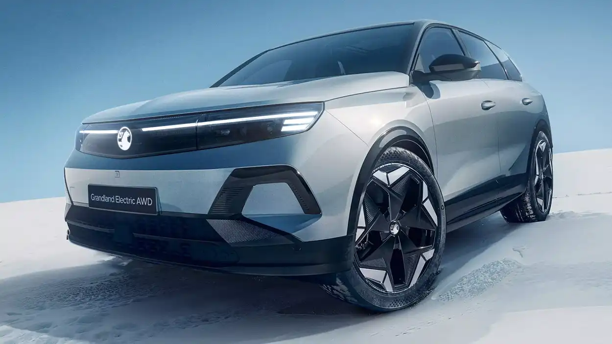 Opel Grandland Electric AWD вид спереди