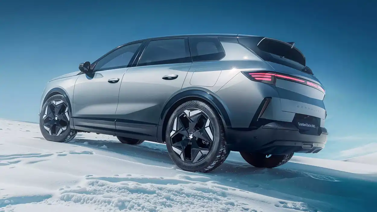 Opel Grandland Electric AWD вид сзади