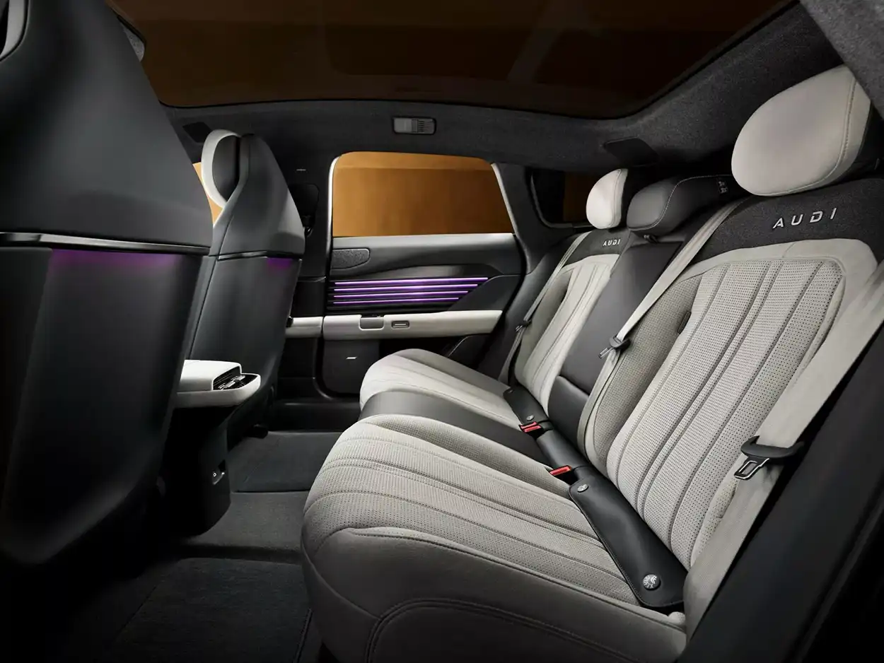 Интерьер AUDI E5 Sportback