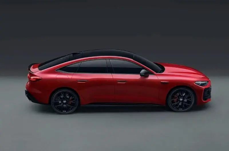 Audi A5L Sportback вид сбоку