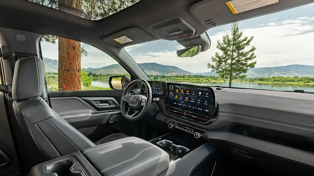 Интерьер Chevrolet Silverado EV Trail Boss 2026