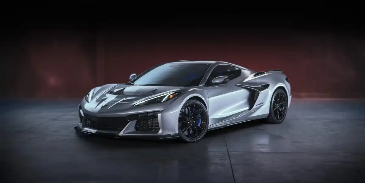 Chevrolet Corvette ZR1X 2026 вид спереди