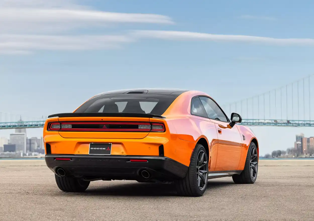 Dodge Charger 2026 вид сзади