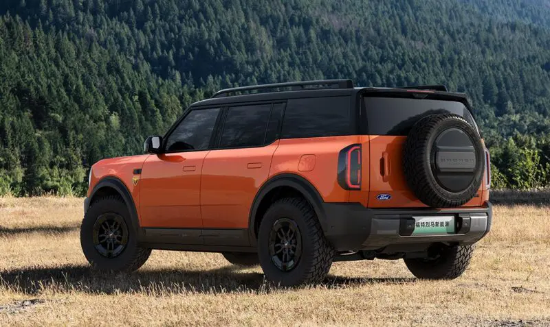 Ford Bronco EV вид сзади