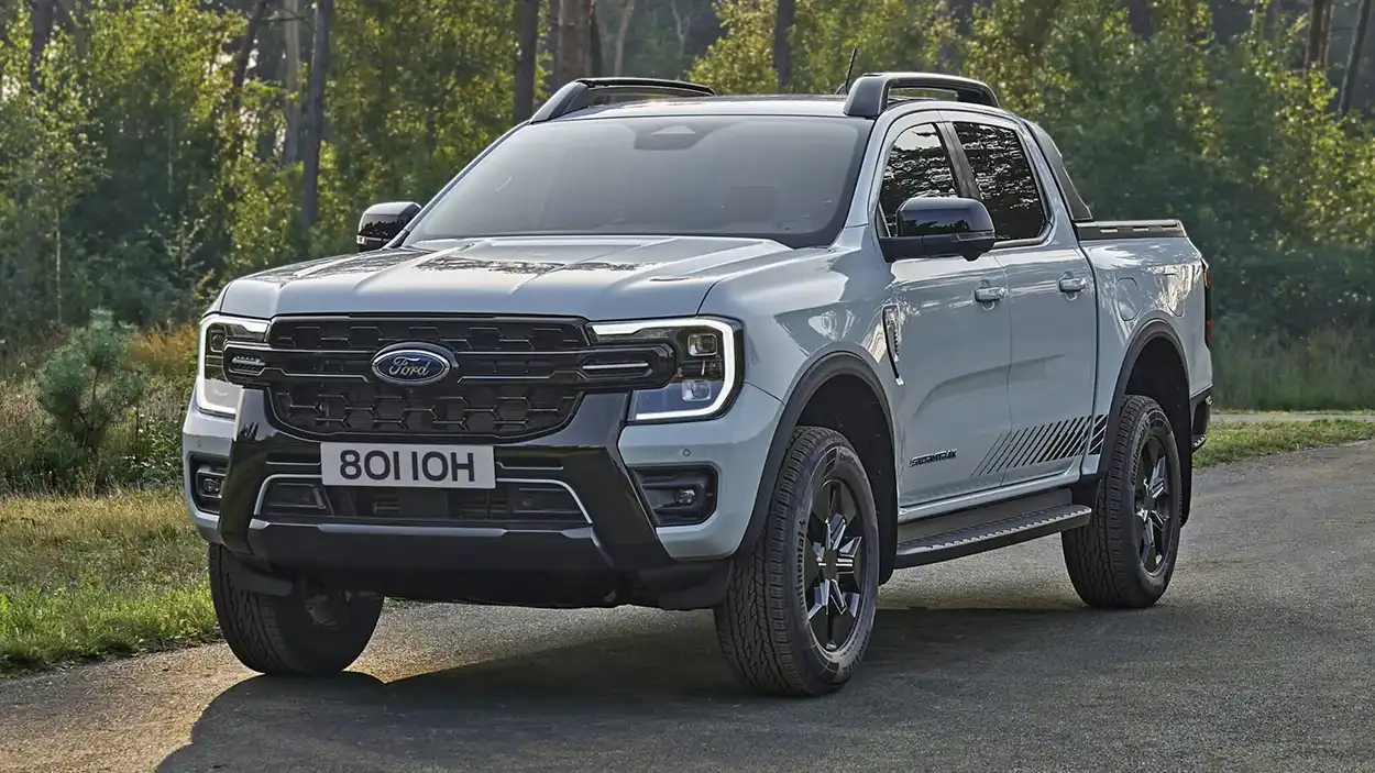 Гибридный паикап Ford Ranger PHEV вид спереди