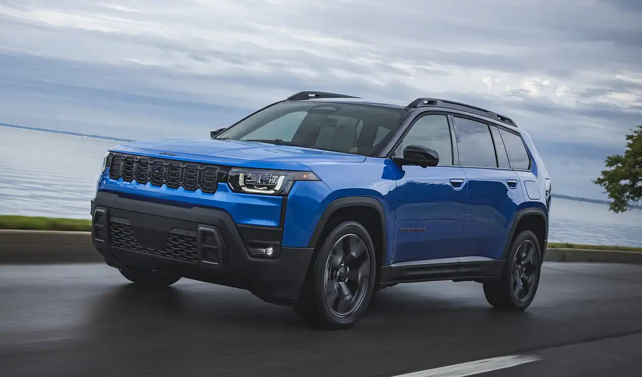 Jeep Cherokee 2026 вид спереди