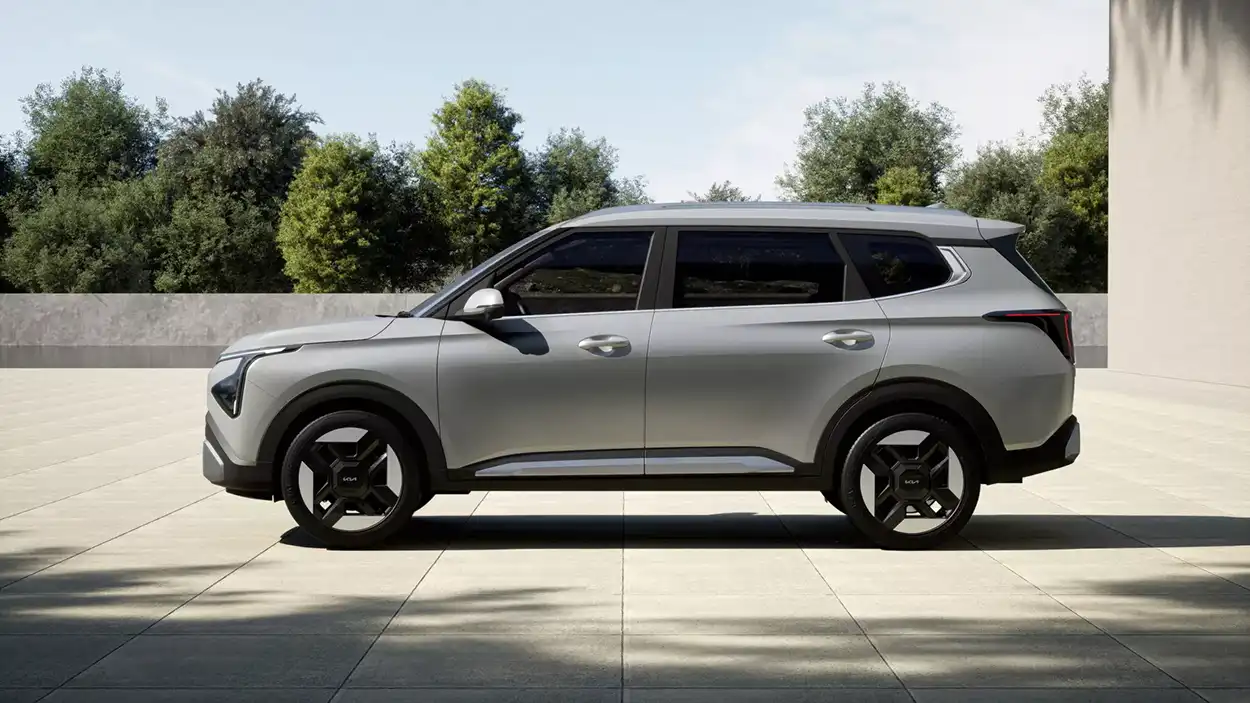 Kia Carens Clavis EV вид сбоку