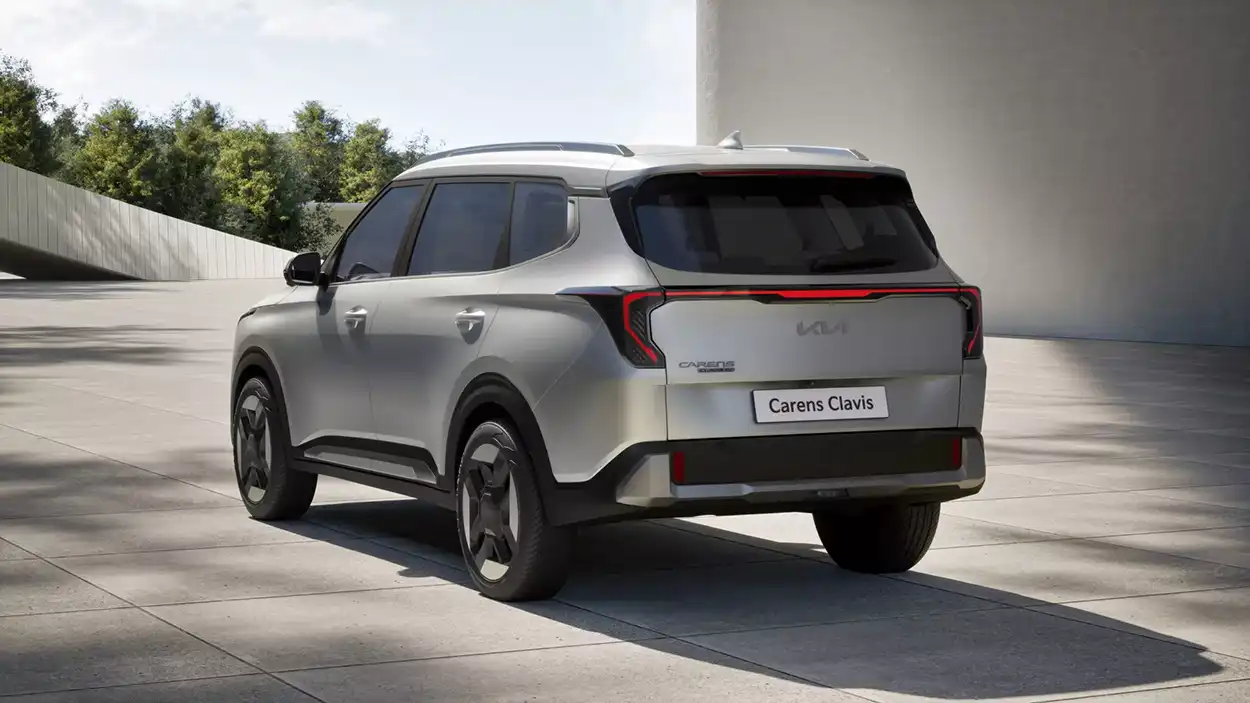 Kia Carens Clavis EV вид сзади