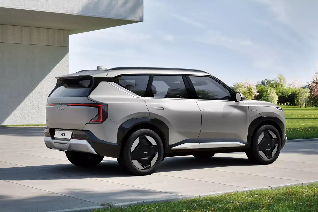 Kia EV5 2026 вид сзади