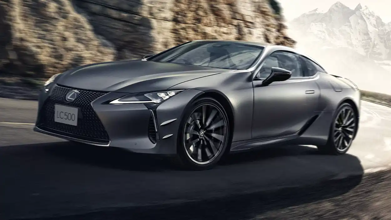 Купе Lexus LC500 2026 вид спереди