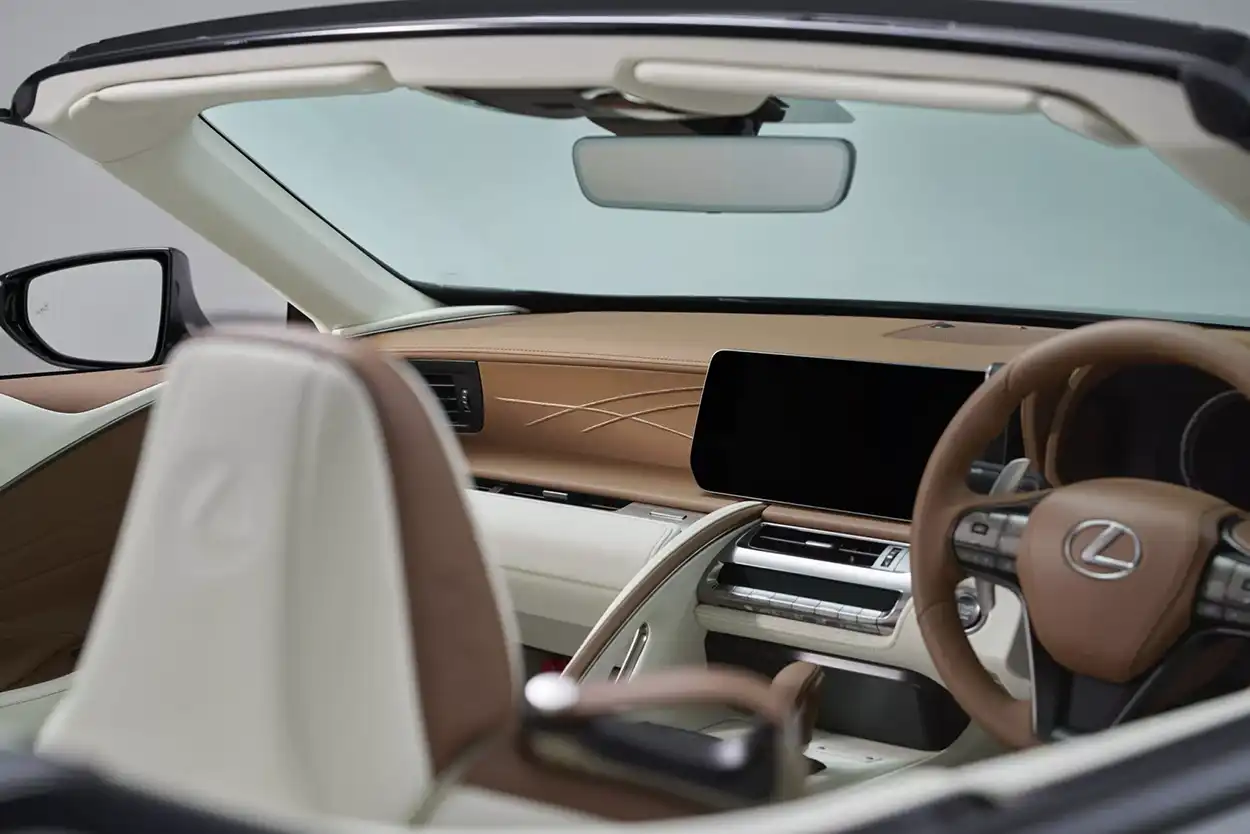 Салон Lexus LC500 2026