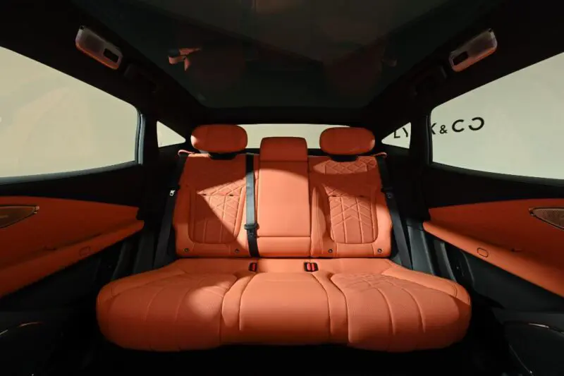 Интерьер Lynk & Co 10 EM-P
