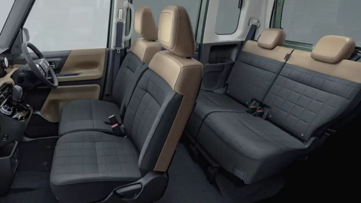 Интерьер Mitsubishi Delica Mini