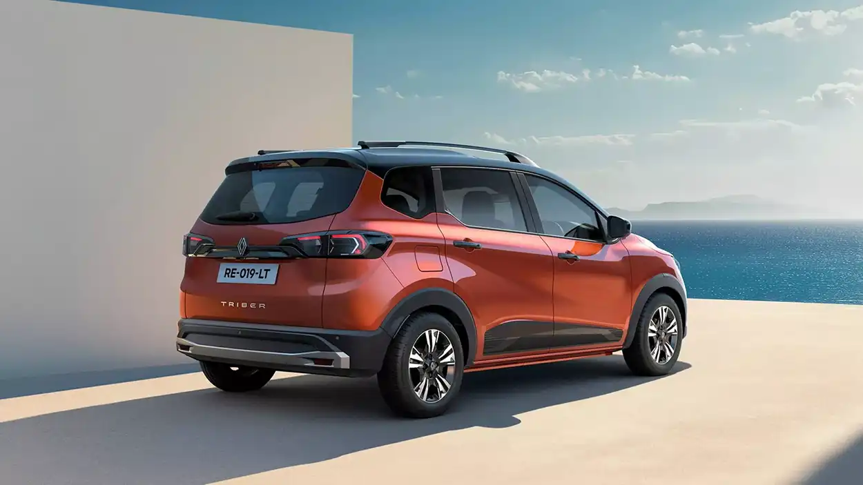 Renault Triber вид сзади