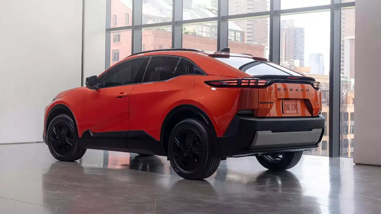 Subaru Uncharted EV вид сзади