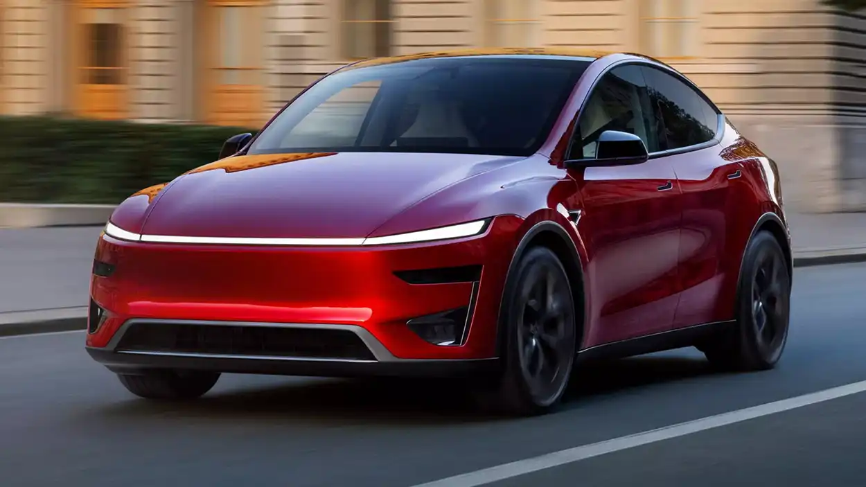 Tesla Model Y Performance 2026 вид спереди