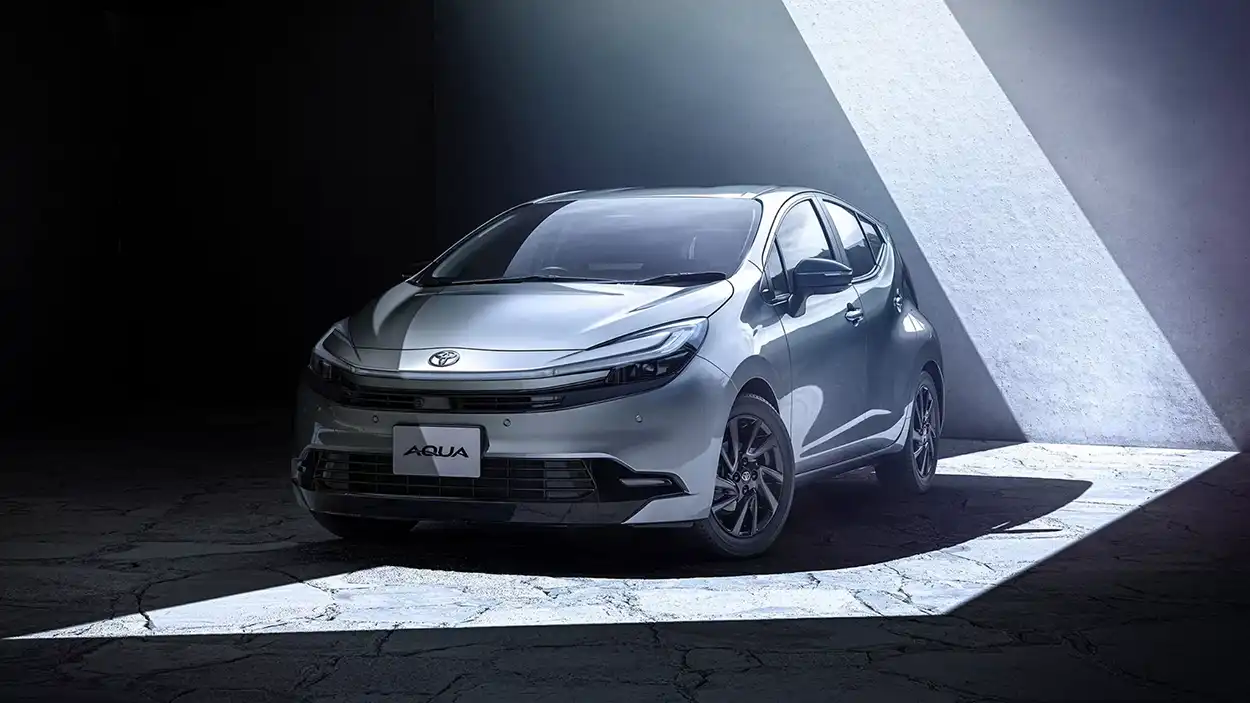 Toyota Aqua 2025 вид спереди