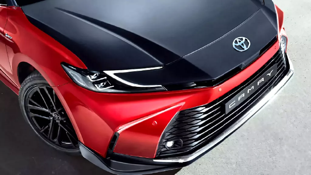 Toyota Camry Hybrid для Индии