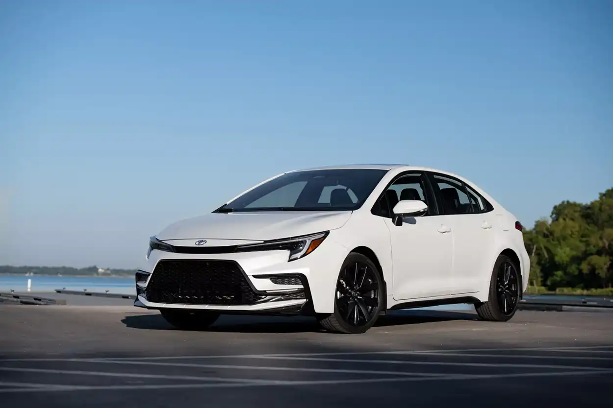 Toyota Corolla 2026 видл спереди