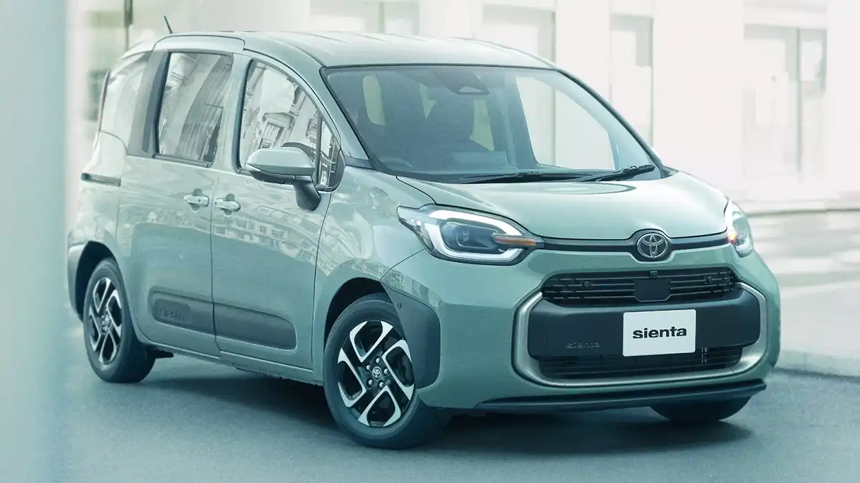 Toyota Sienta 2025 вид спереди