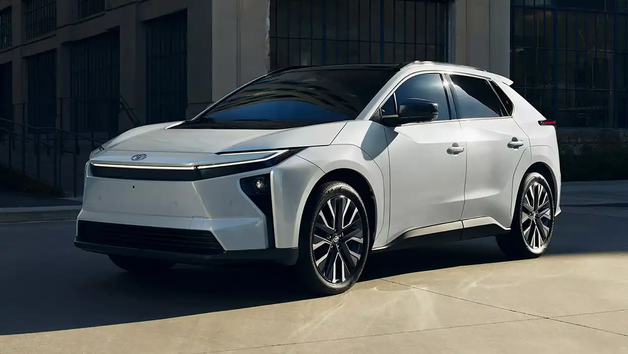 Toyota bZ 2026 вид спереди