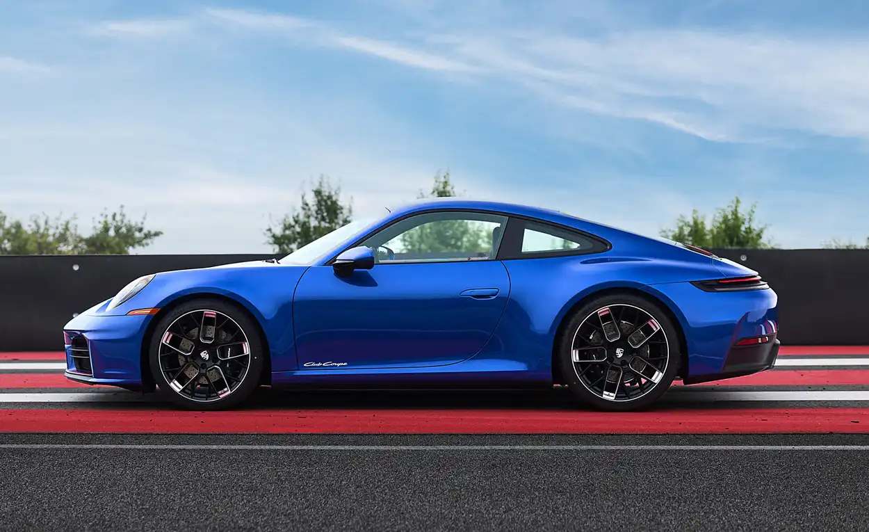 Porsche 911 Carrera T Club Coupe 2026 вид сбоку