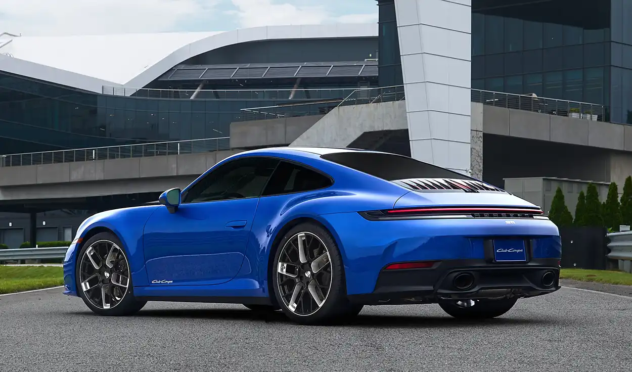 Porsche 911 Carrera T Club Coupe 2026 вид сзади