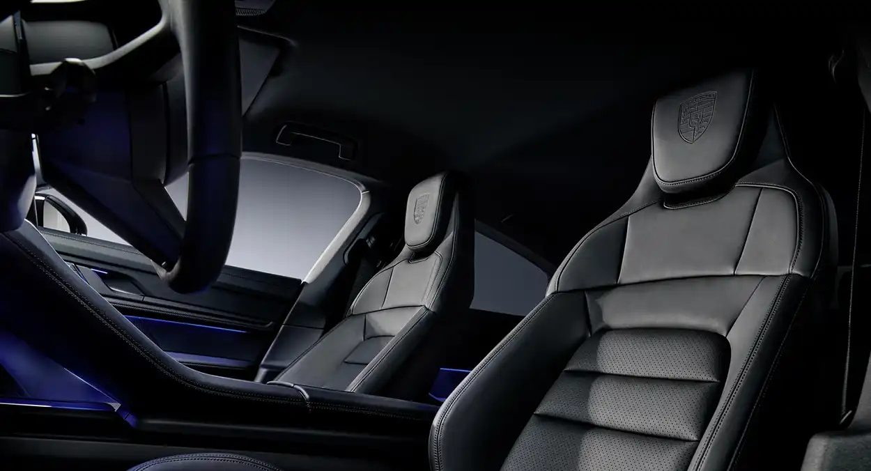 Салон Porsche Taycan Black Edition 2026