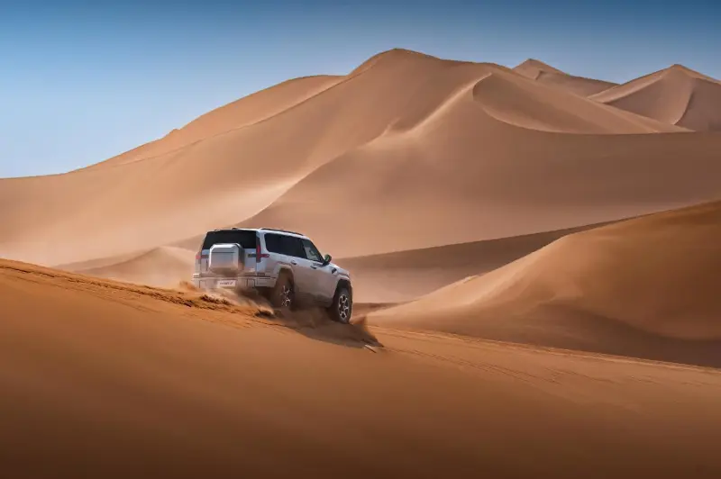 Гибридный внедорожник Dongfeng M817 Max+