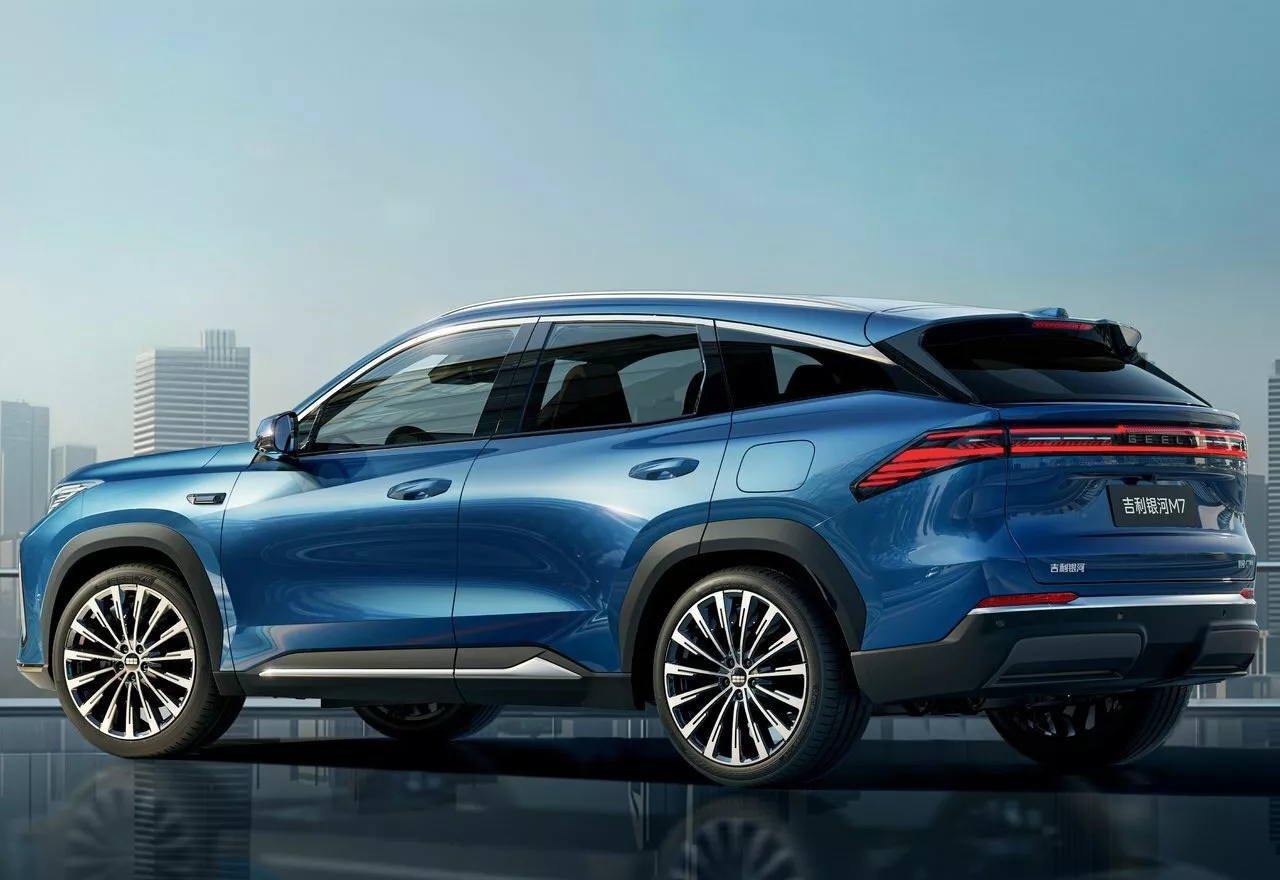 Geely Galaxy M7 вид сзади