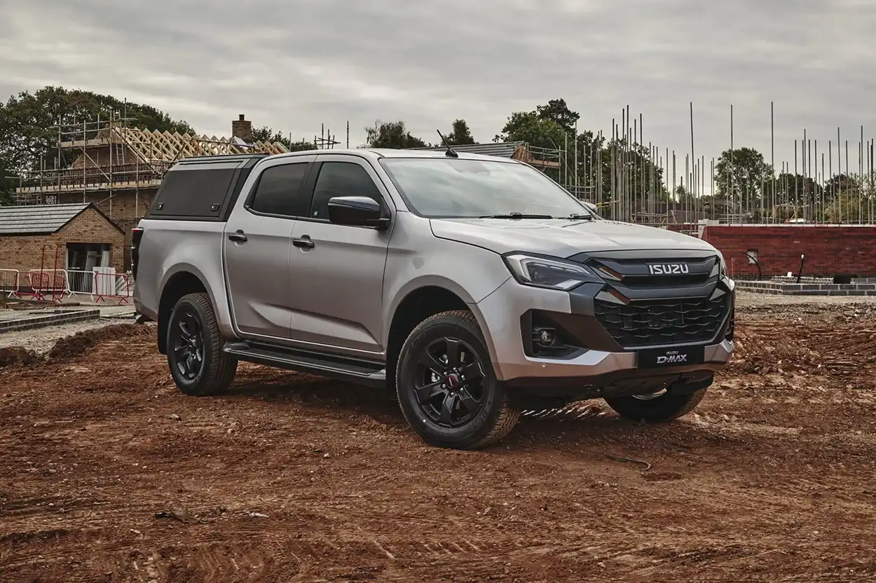 Isuzu D-Max V-Cross Commercial вид спереди
