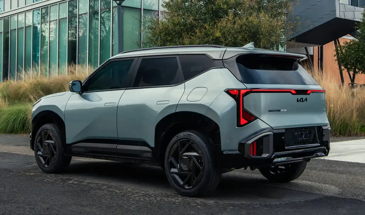Kia Seltos 2027 вид сзади