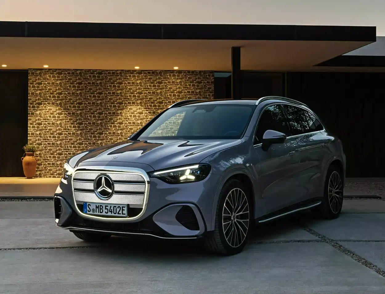 Mercedes GLC EV 2026 вид спереди