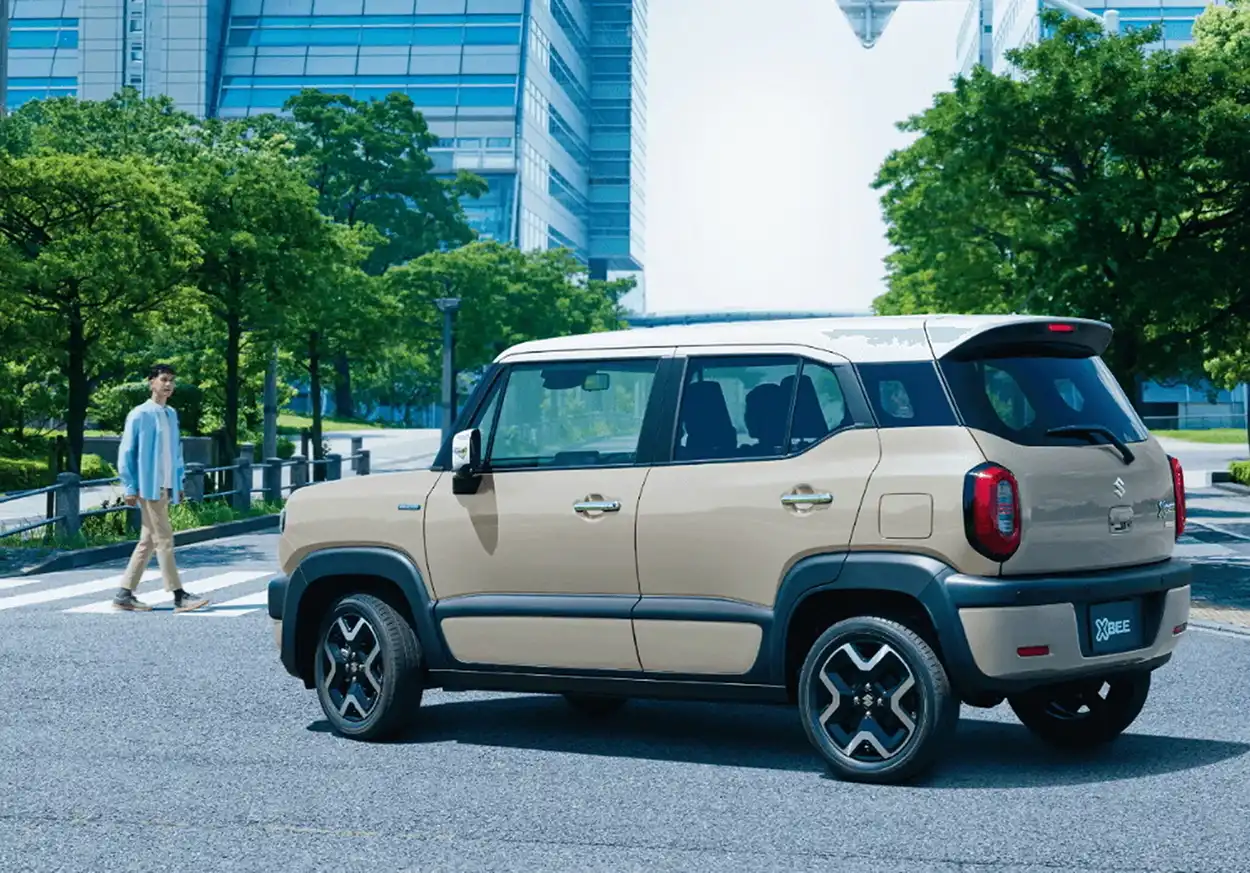 Suzuki XBee 2025 вид сзади