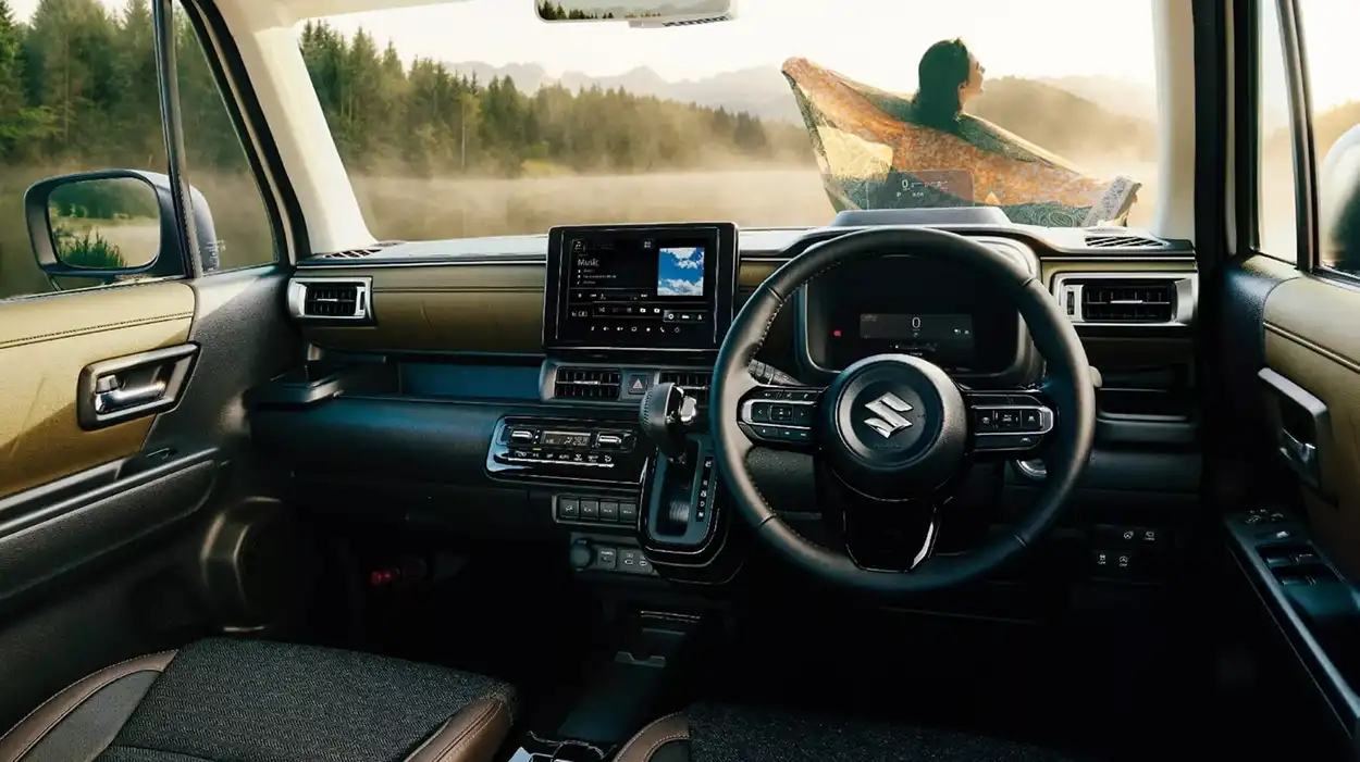 Салон Suzuki XBee 2025