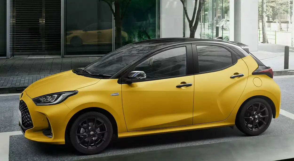 Toyota Yaris 2026 вид спереди
