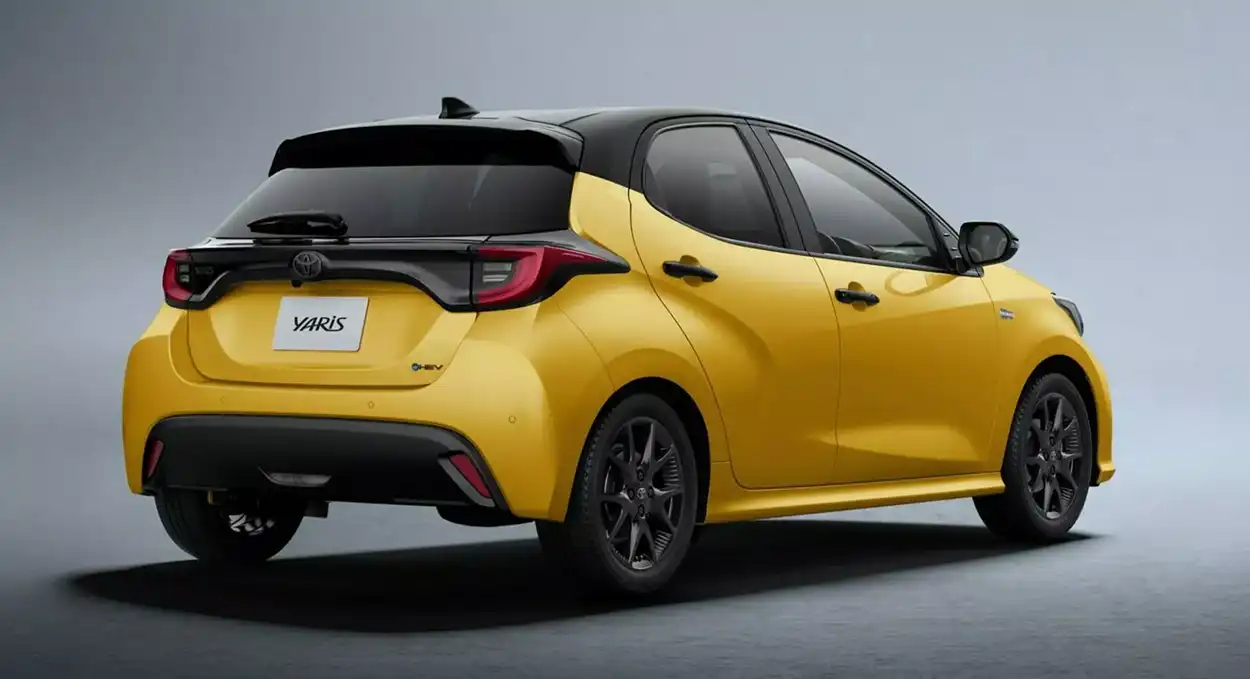 Toyota Yaris 2026 вид сзади